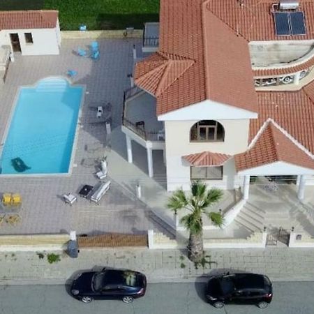 Larnaca Mansion Ideal For 3 Families Or More Bagian luar foto