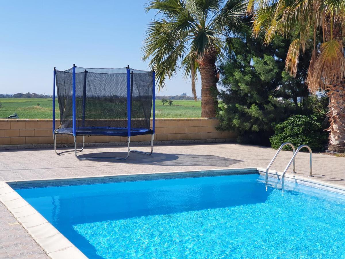 Larnaca Mansion Ideal For 3 Families Or More Bagian luar foto