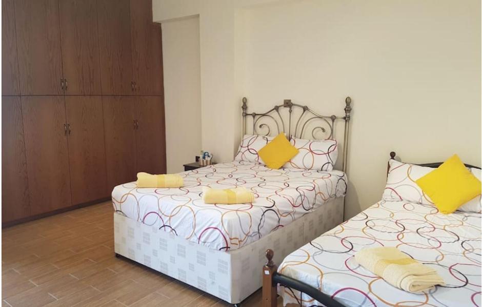 Larnaca Mansion Ideal For 3 Families Or More Bagian luar foto