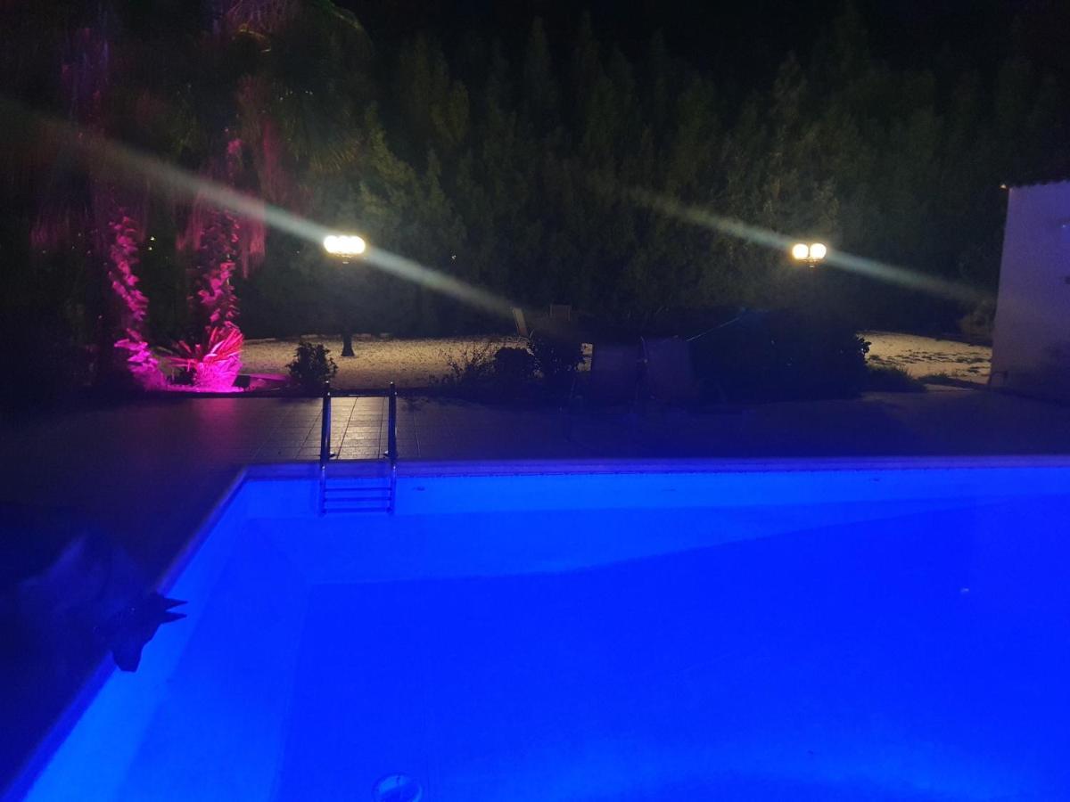 Larnaca Mansion Ideal For 3 Families Or More Bagian luar foto