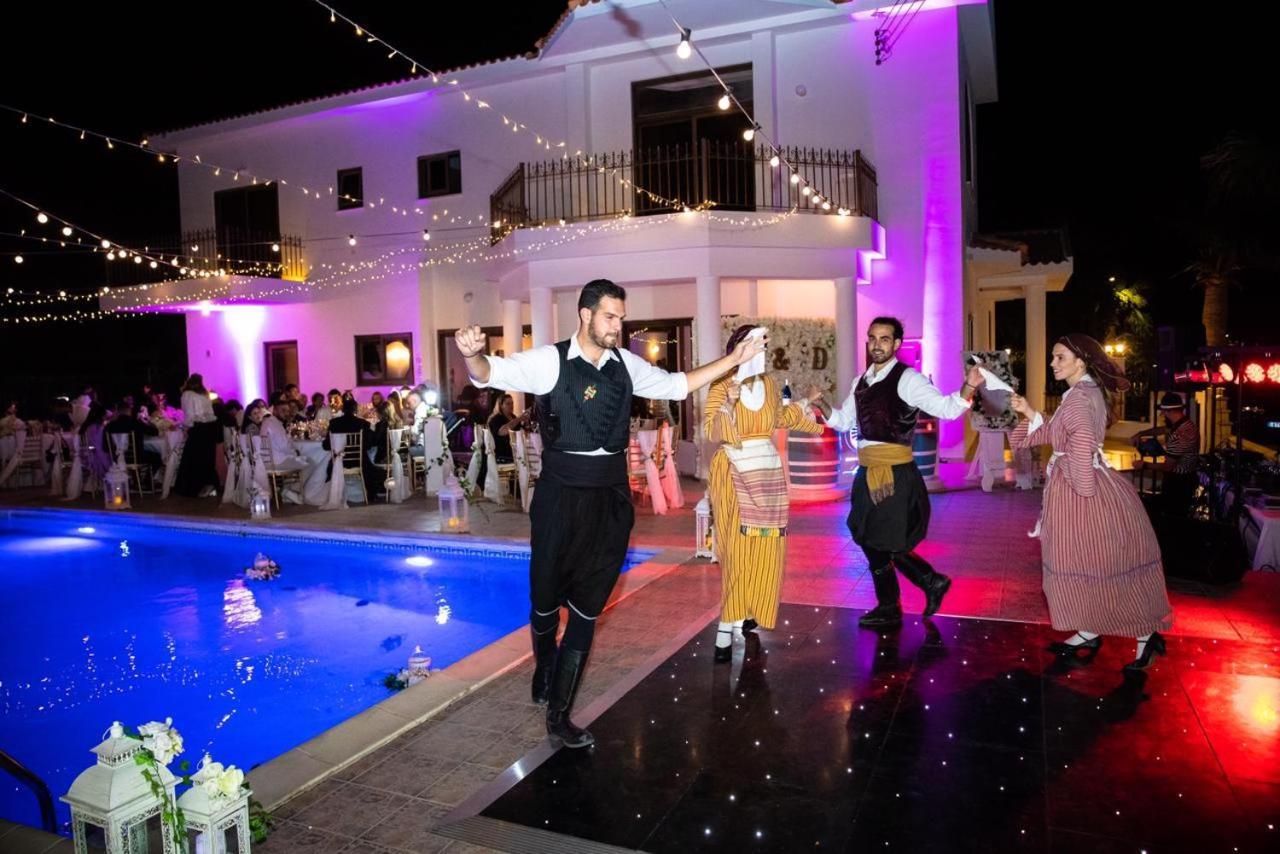 Larnaca Mansion Ideal For 3 Families Or More Bagian luar foto
