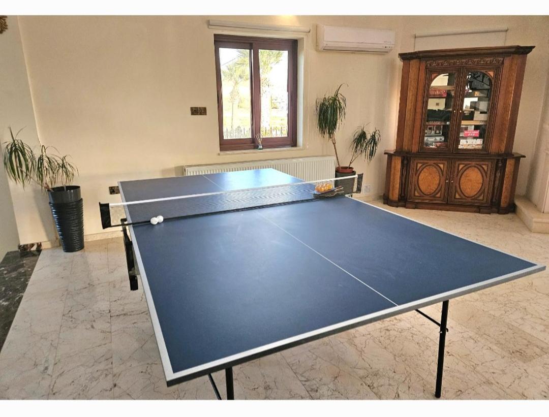 Larnaca Mansion Ideal For 3 Families Or More Bagian luar foto