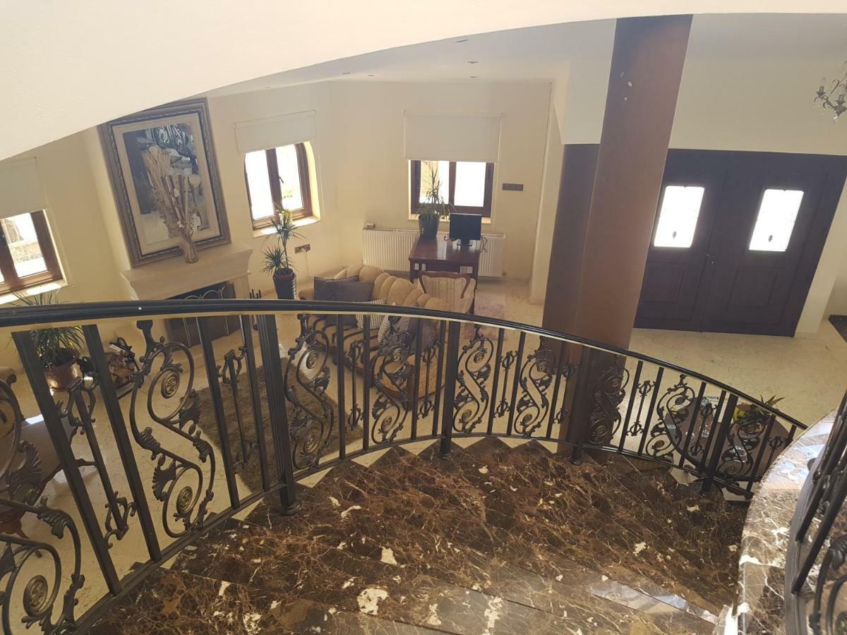 Larnaca Mansion Ideal For 3 Families Or More Bagian luar foto