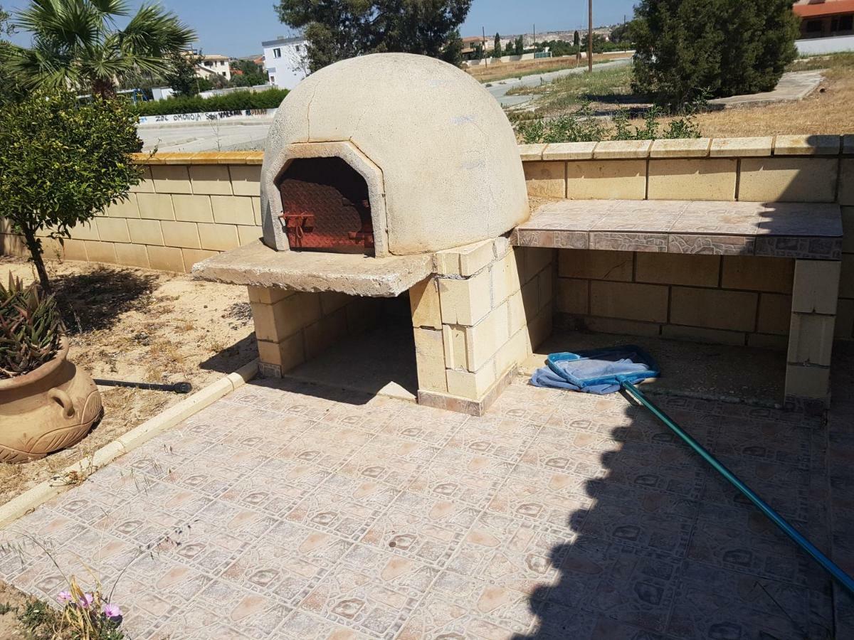 Larnaca Mansion Ideal For 3 Families Or More Bagian luar foto