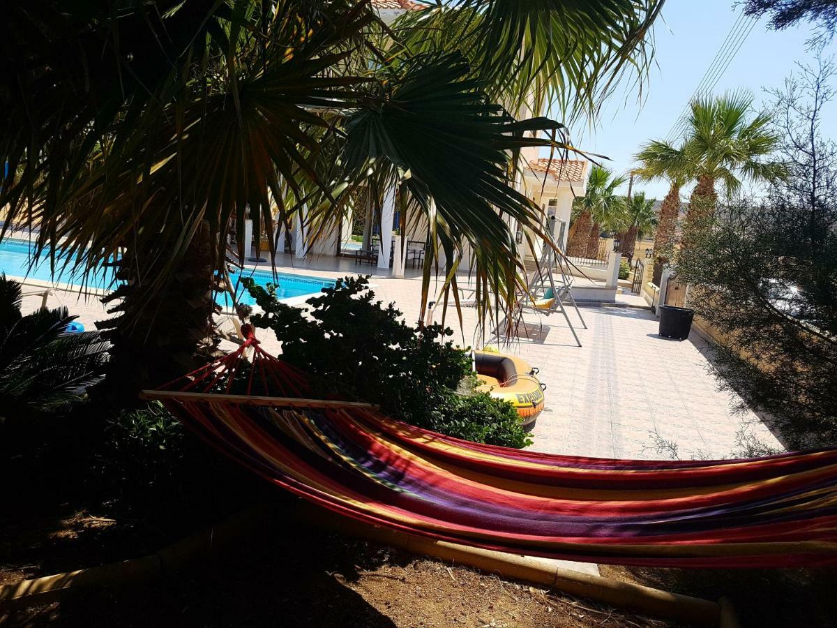 Larnaca Mansion Ideal For 3 Families Or More Bagian luar foto
