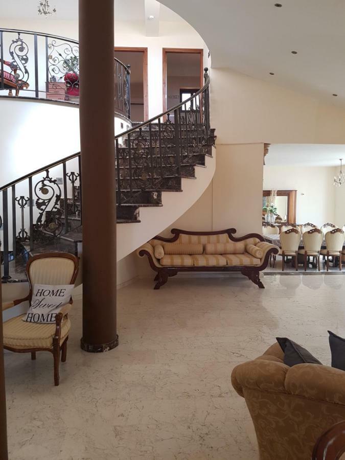 Larnaca Mansion Ideal For 3 Families Or More Bagian luar foto