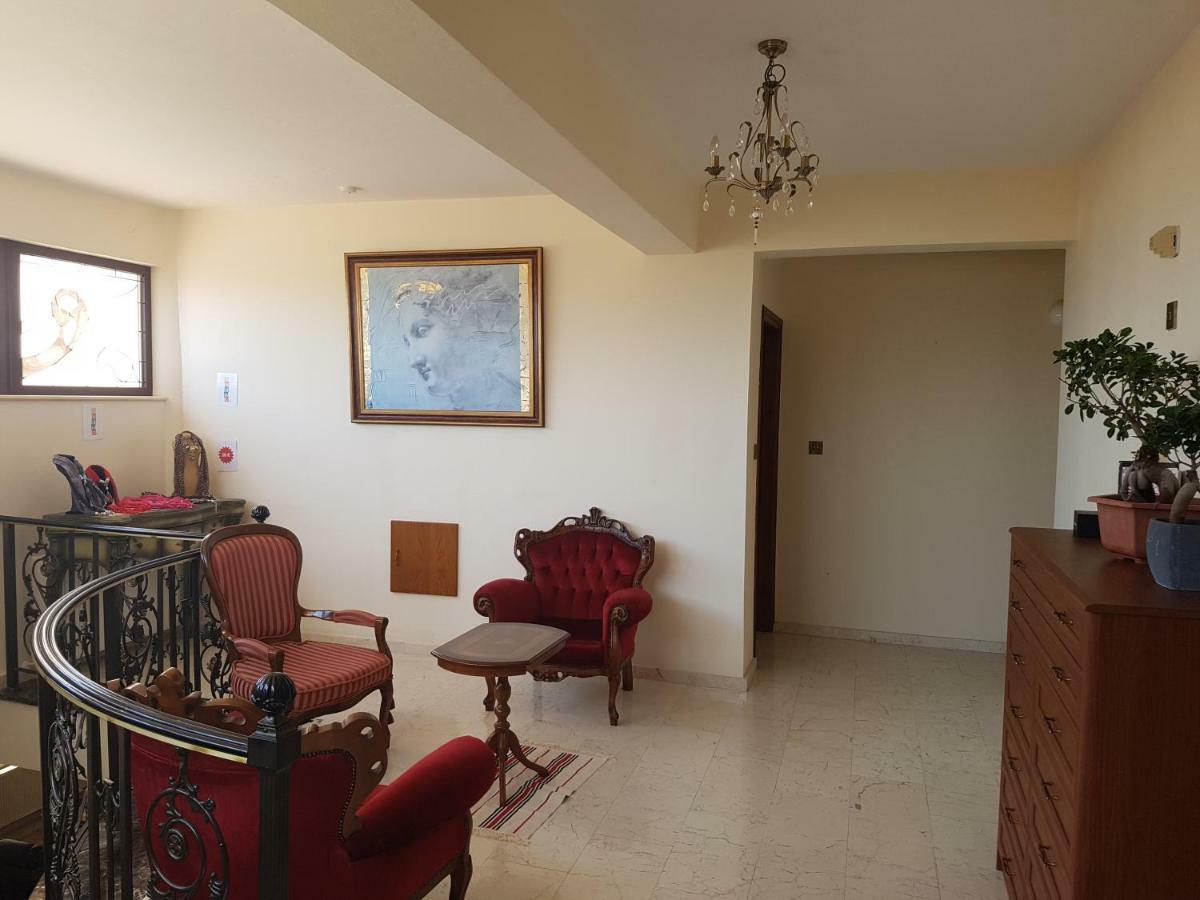 Larnaca Mansion Ideal For 3 Families Or More Bagian luar foto