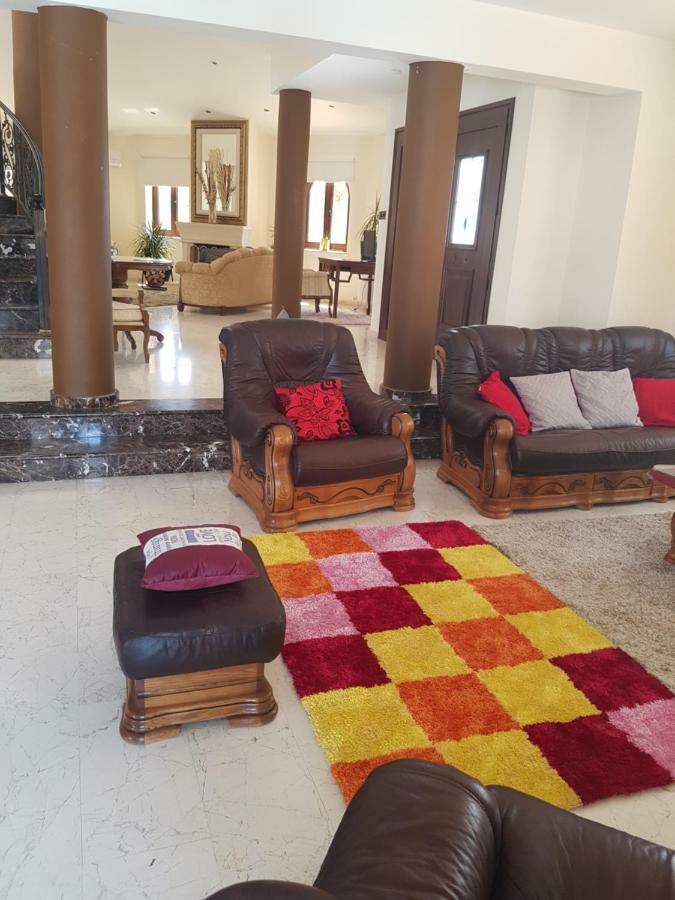Larnaca Mansion Ideal For 3 Families Or More Bagian luar foto