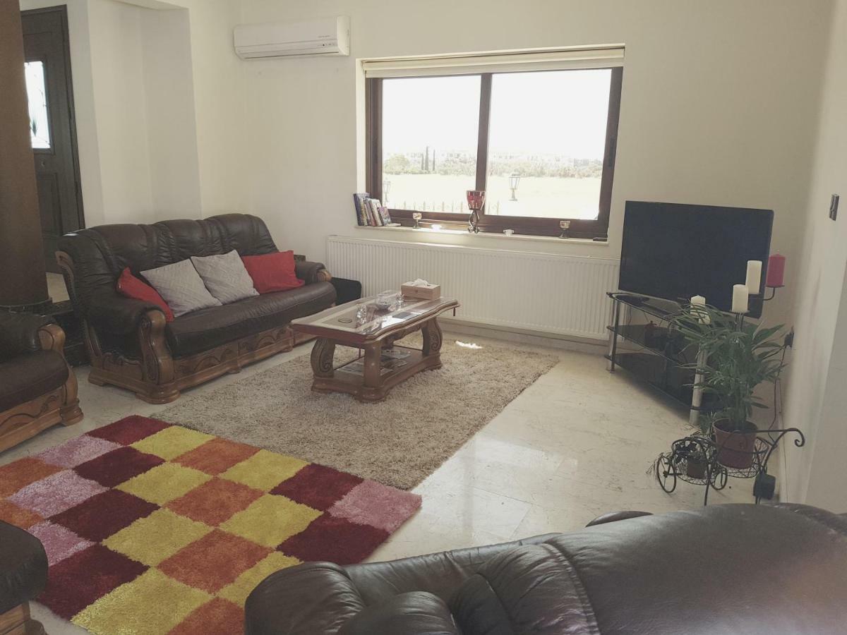 Larnaca Mansion Ideal For 3 Families Or More Bagian luar foto