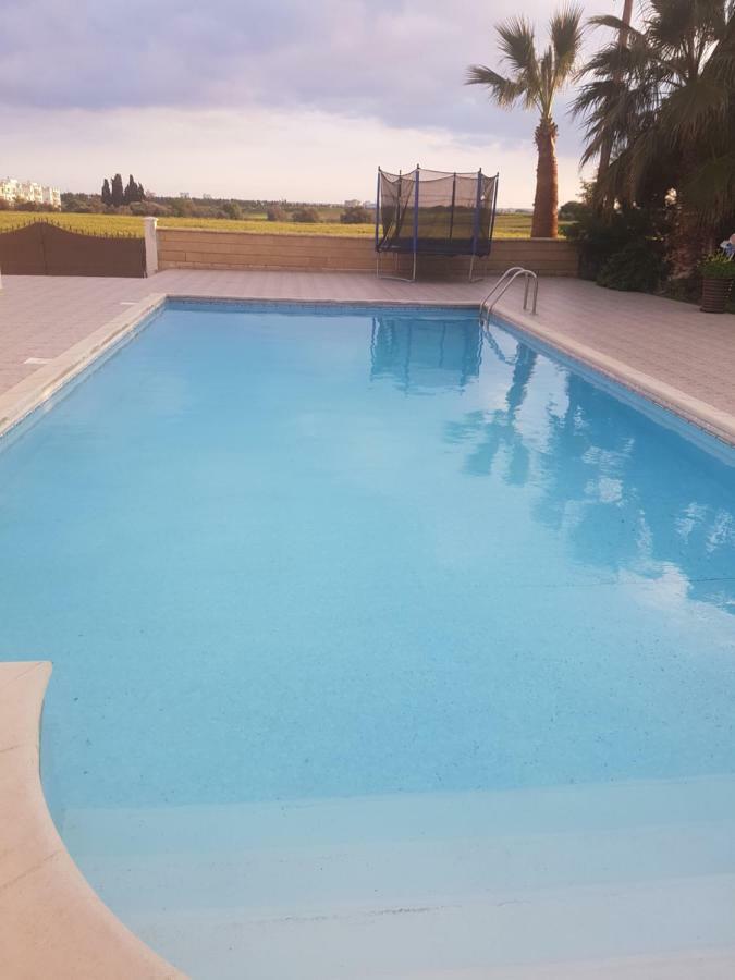 Larnaca Mansion Ideal For 3 Families Or More Bagian luar foto